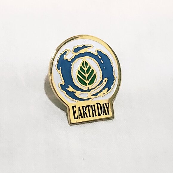 Earth Day International Logo Political Lapel Hat Pin 1" Blue Gold tone Souvenir - Picture 1 of 3